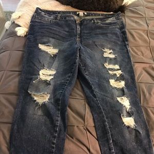 High-rise distressed skinny jegging